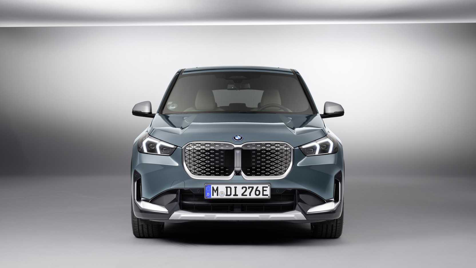 BMW iX1 eDrive20 vs xDrive30, 360만원으로 109마력 더할까