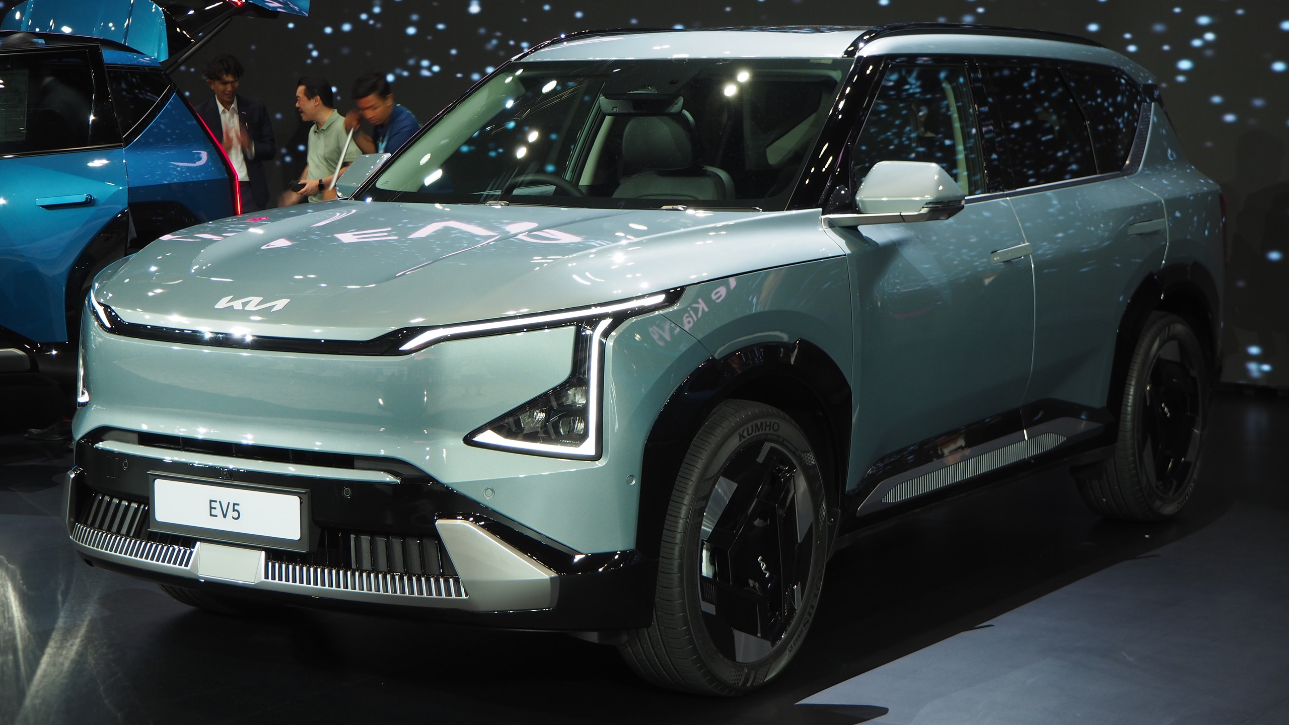 태국에서 촬영된 2024 기아 EV5 Earth Exclusive AWD