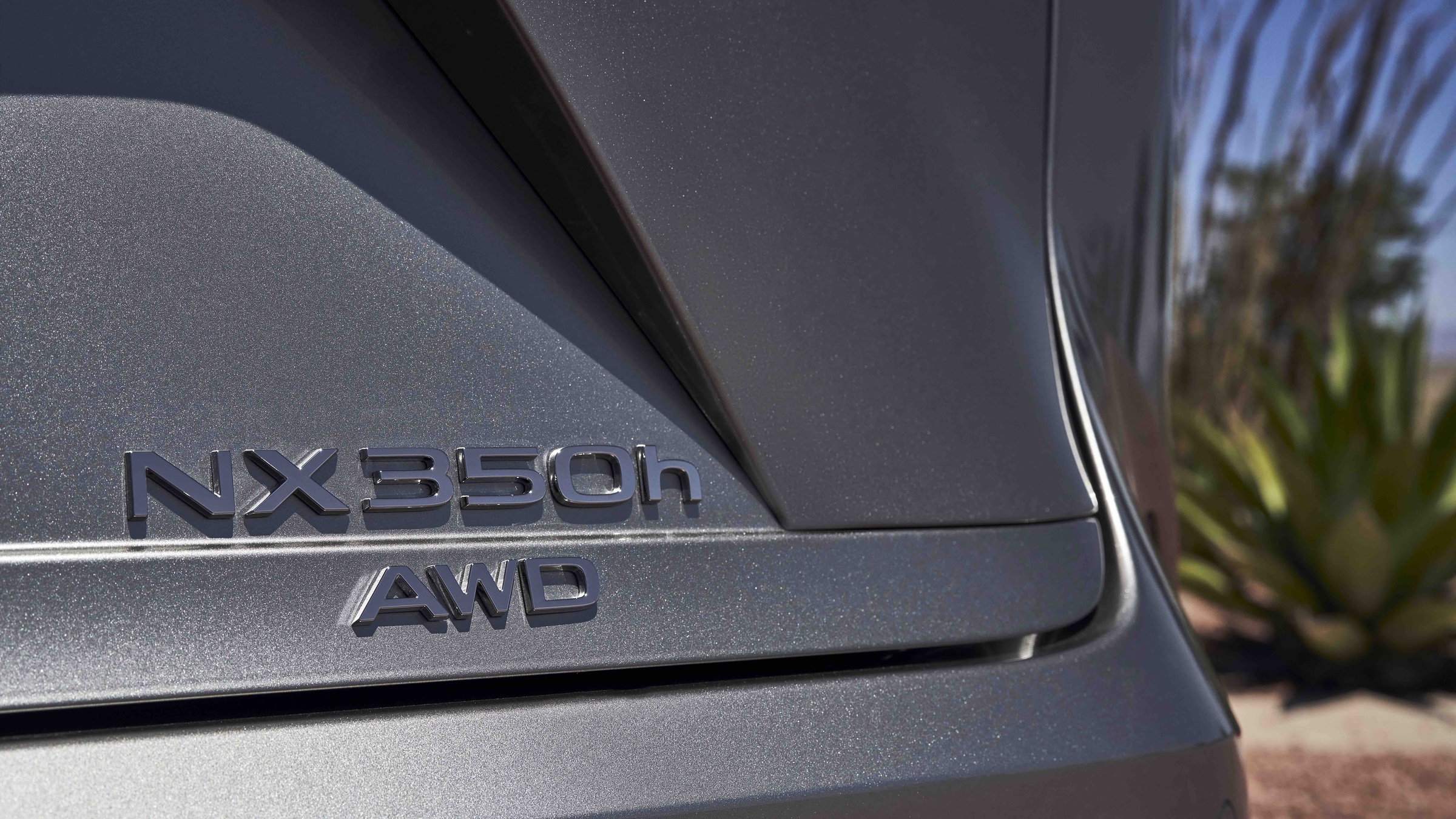 렉서스 NX 350h vs 450h+, 790만원 차이를 가르는 충전 환경